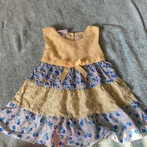 Cute flowery baby dress with a bow!